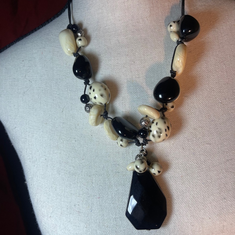 Chico's Black & Ivory Beads necklace - Picture 1 of 3